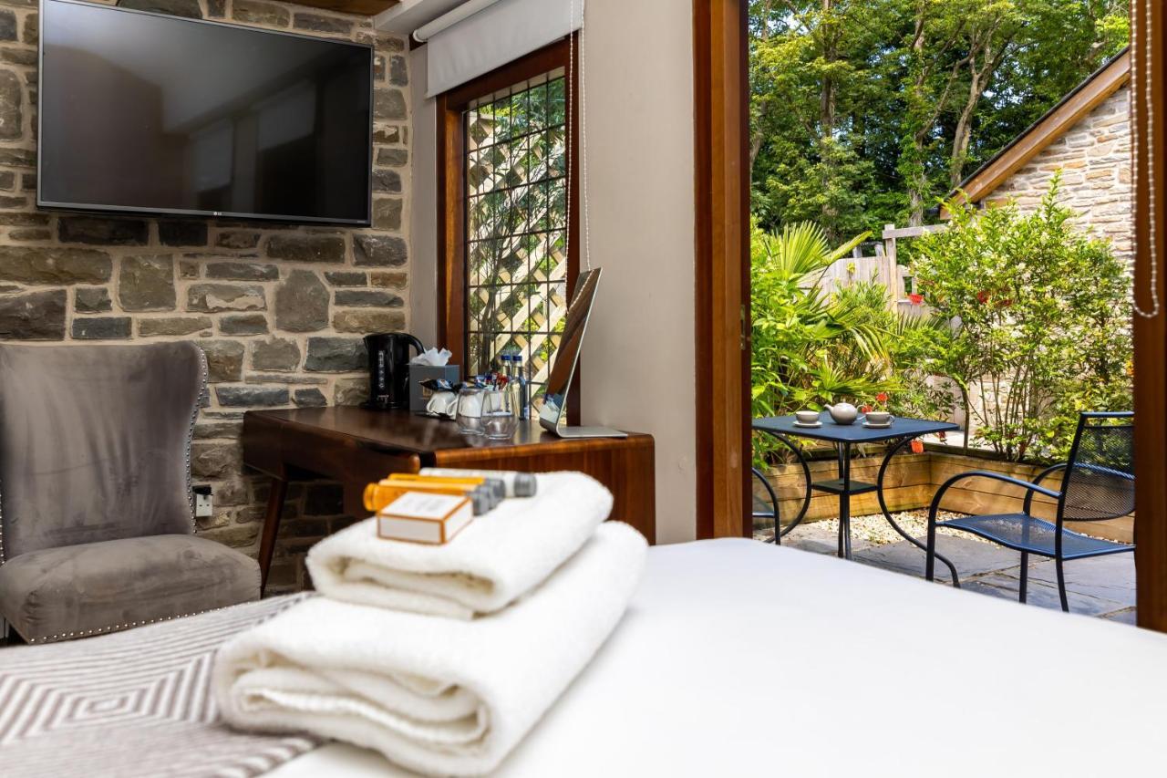 Lanelay Hall Hotel & Spa Hensol Exterior foto A room at the hotel